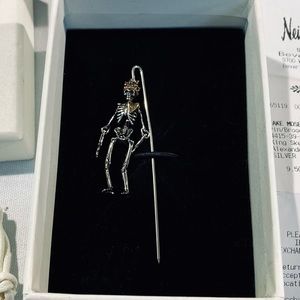 Alexander McQueen lapel pin king skeleton